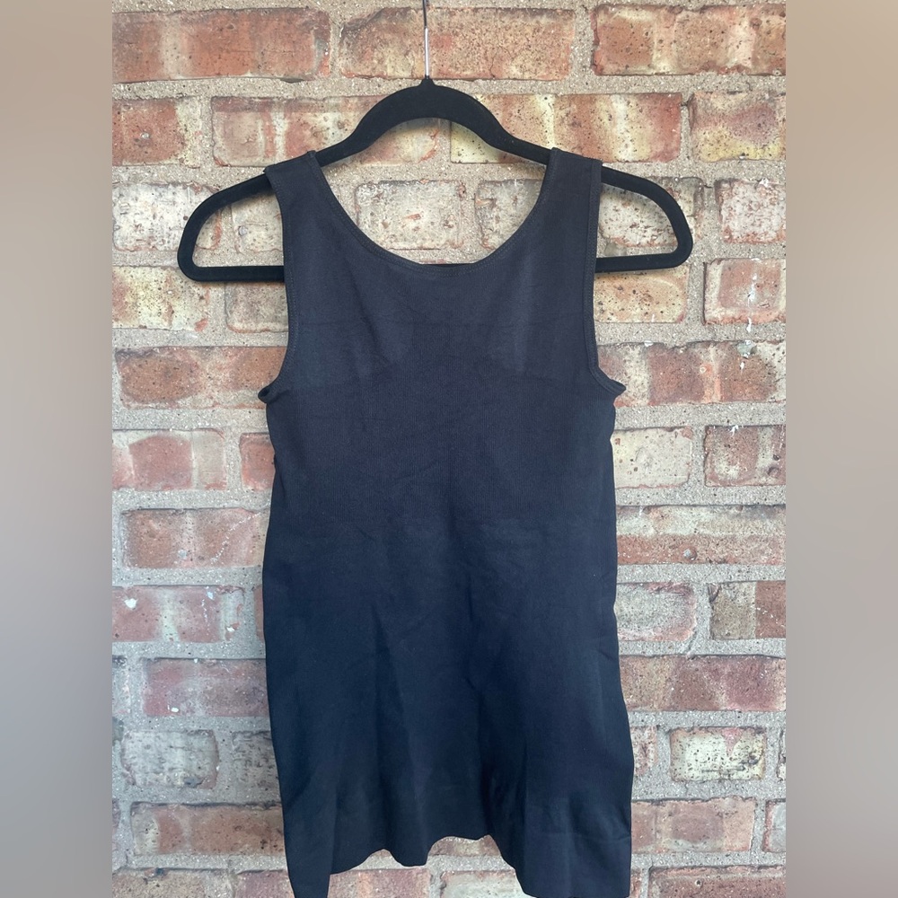 Camishaper Padded Tank🖤 - Picture 8 of 13